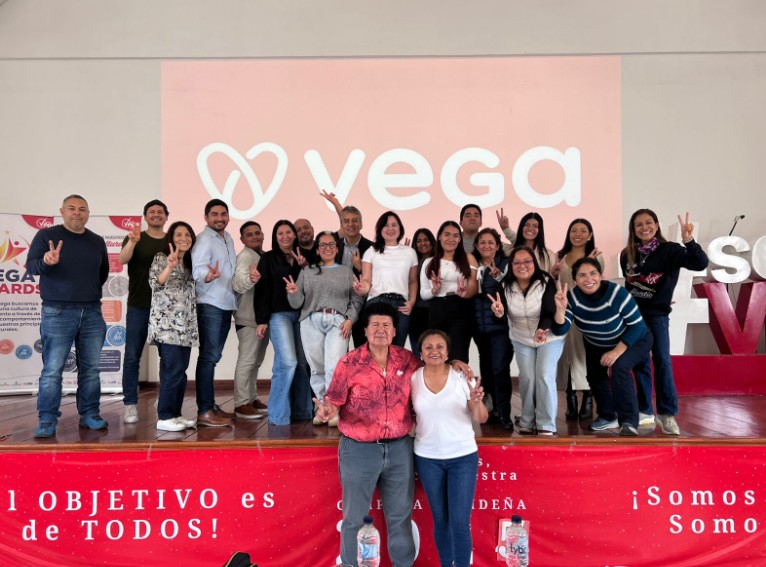 Grupo Vega con CX con Sabor Peruano